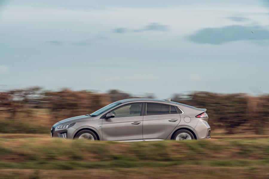  Hyundai IONIQ hybrid (AE) 2019 года  (UK) (фото 3 из 42)